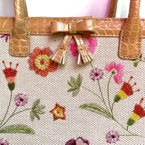 Embroidered Floral Tan coloured Handbag - Liz Claiborne - Picture 7 of 10